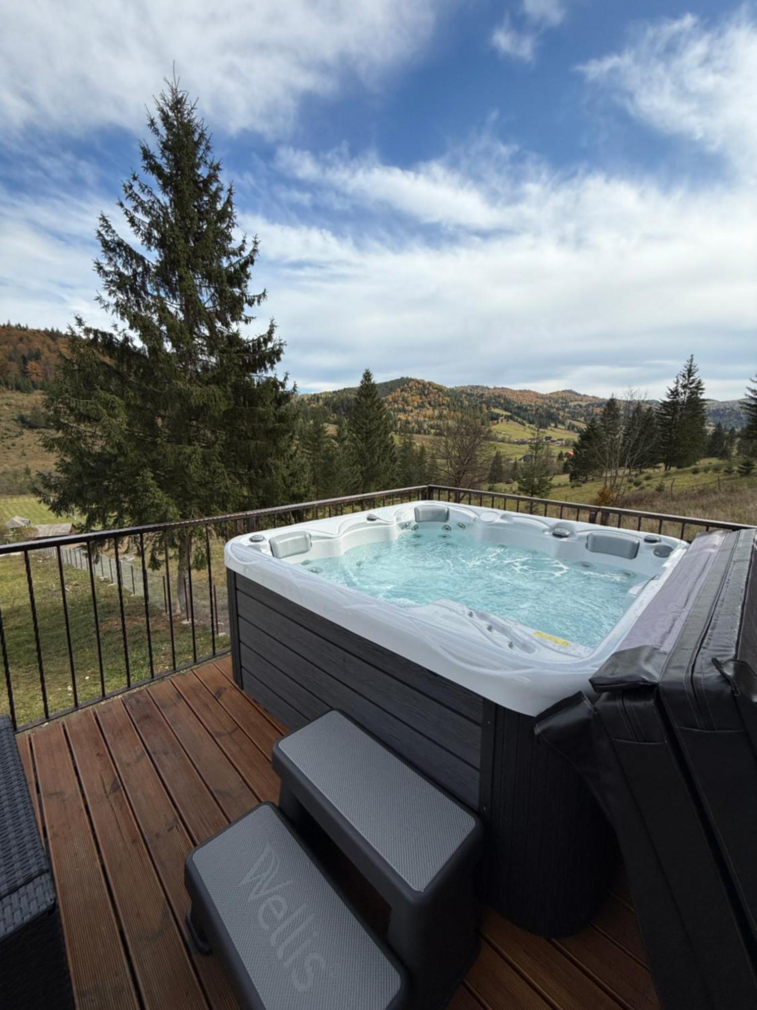Tiny One Cu Jacuzzi In Tiny Land Villa Lacu Rosu Exterior photo